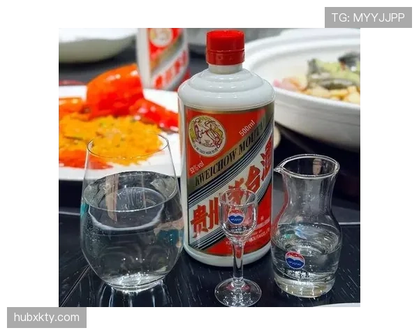 刷到石宇奇家里那张餐桌照——桌上的酒比我年终奖还嚣张